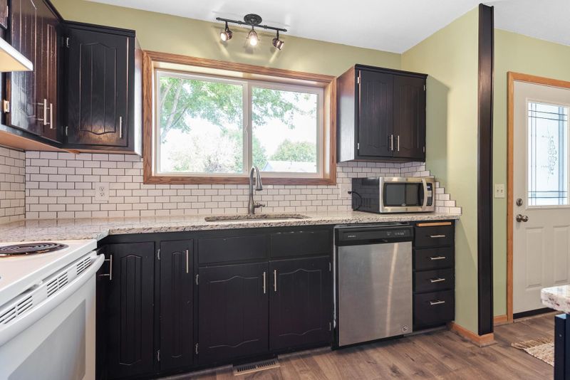 6102 Kalland Dr NE, Albertville, MN 55301
