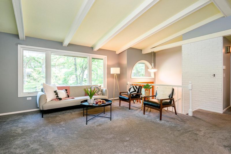 1076 Carlton Dr, Shoreview, MN 55126