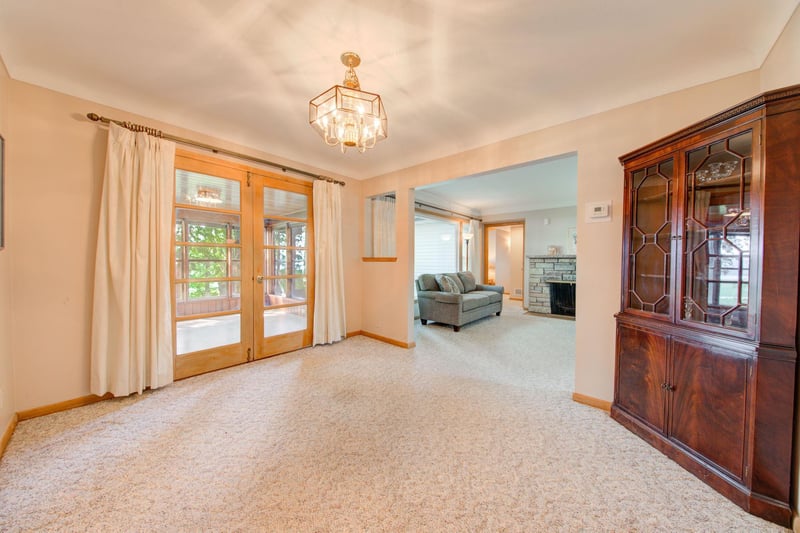 5421 Twin Lake Blvd E, Brooklyn Center, MN 55429