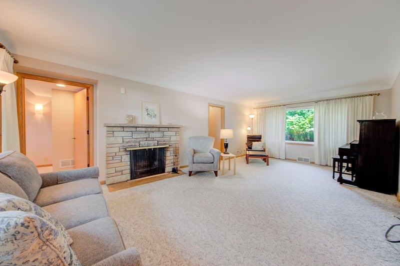 5421 Twin Lake Blvd E, Brooklyn Center, MN 55429