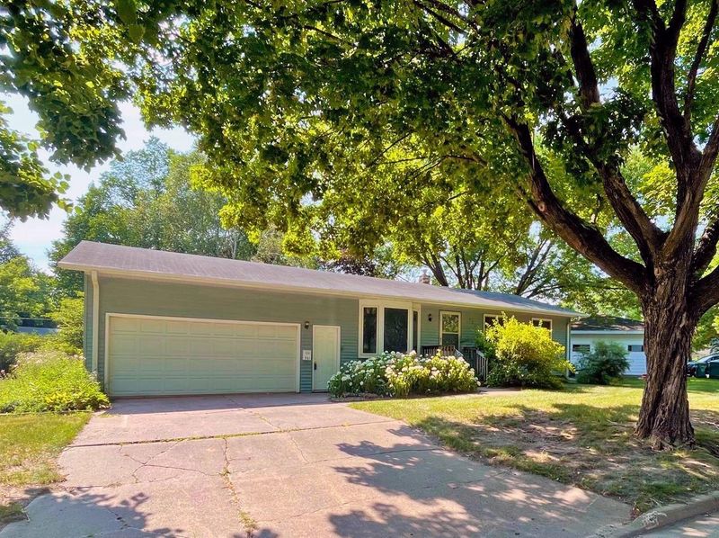 721 Southfork Dr, River Falls, WI 54022