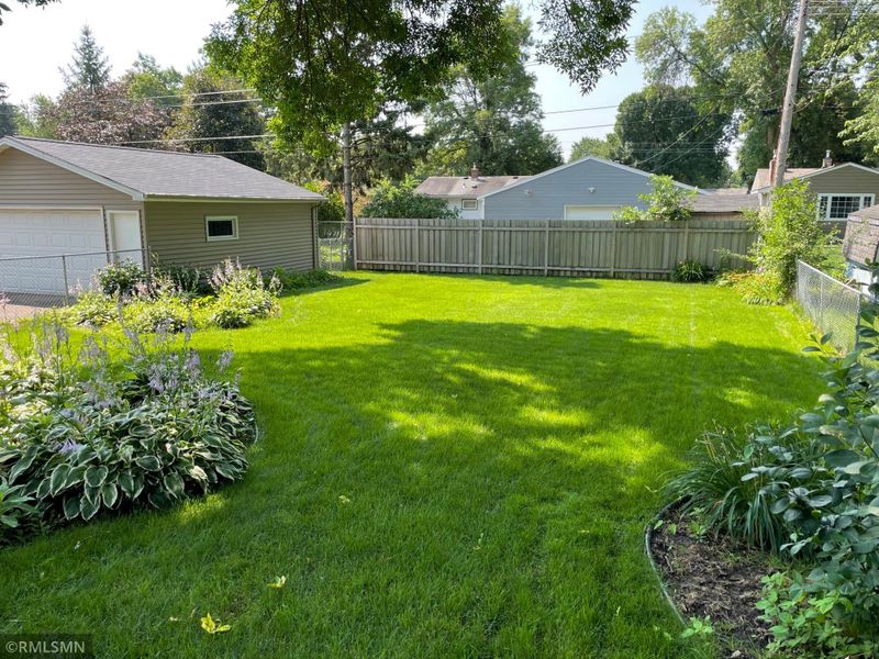 2284 Roth Pl, White Bear Lake, MN 55110
