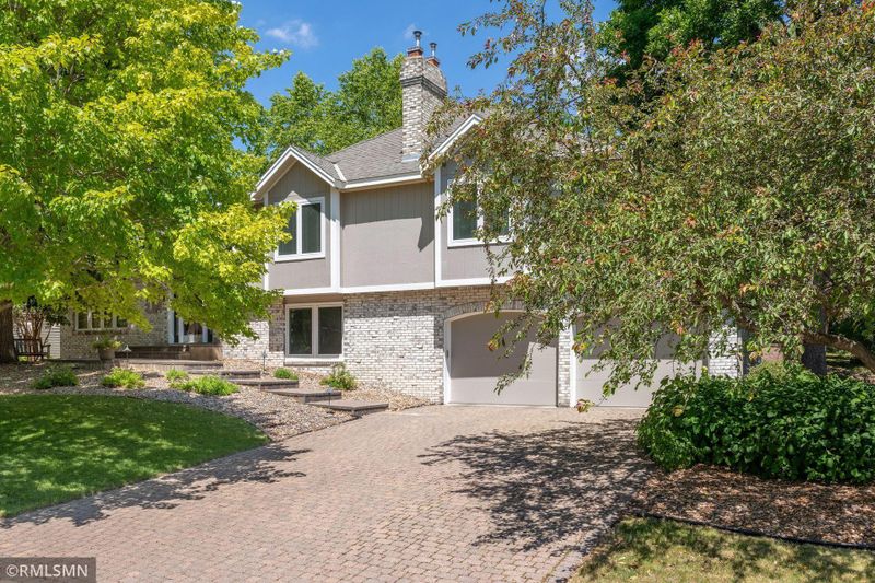 9201 Hyland Creek Rd, Bloomington, MN 55437