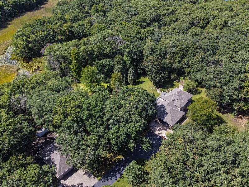 9060 Knollwood Dr N, Stillwater, MN 55082