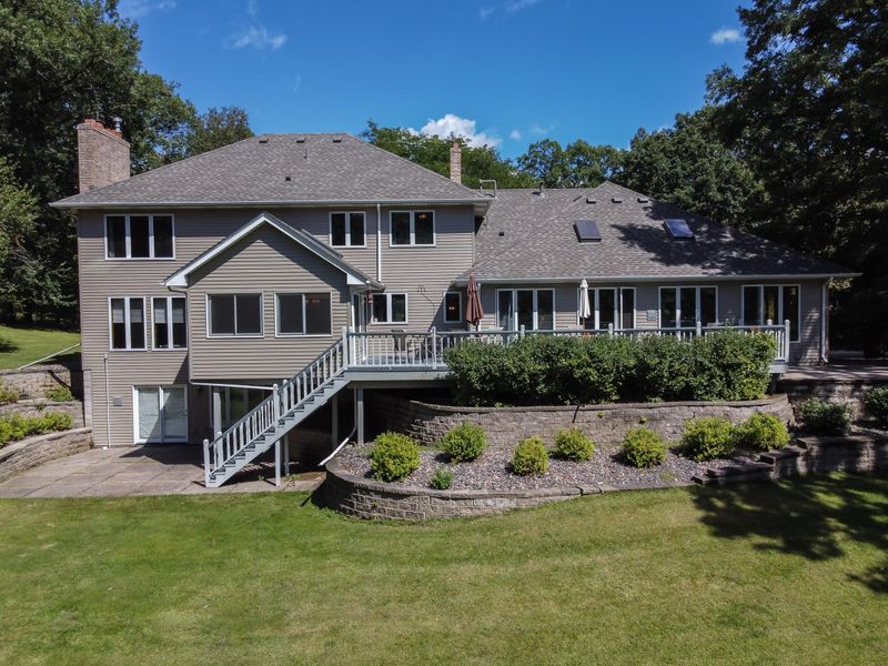 9060 Knollwood Dr N, Stillwater, MN 55082