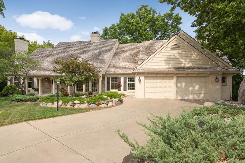 8083 Kentucky Cir, Bloomington, MN 55438