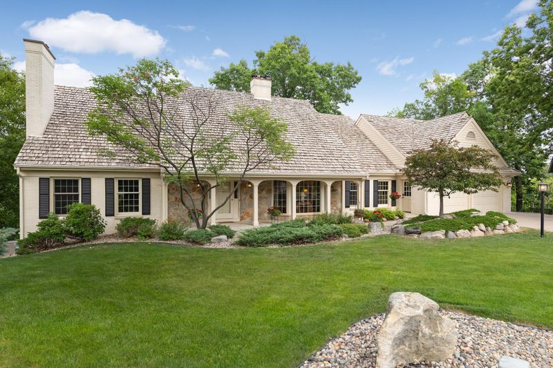 8083 Kentucky Cir, Bloomington, MN 55438
