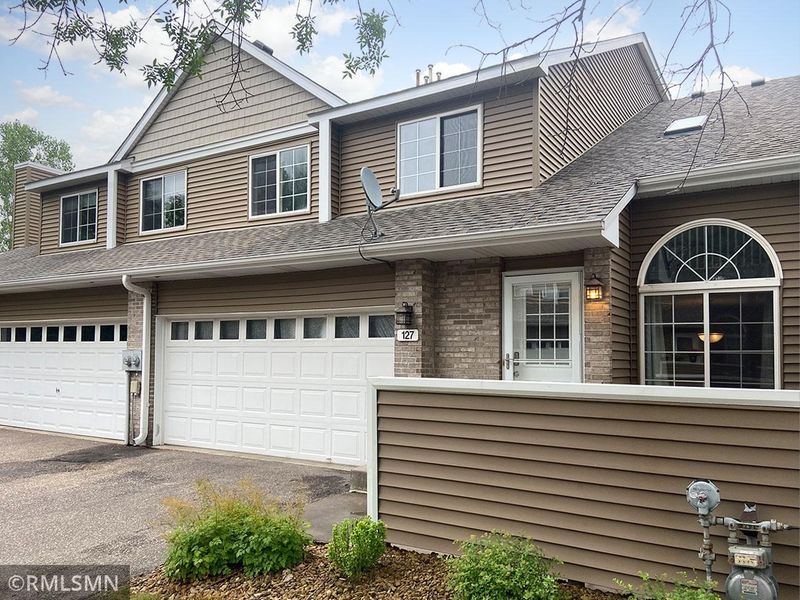127 Primrose Ct, Vadnais Heights, MN 55127