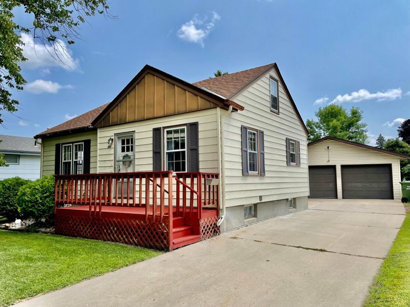 302 W Okabena St, Worthington, MN 56187