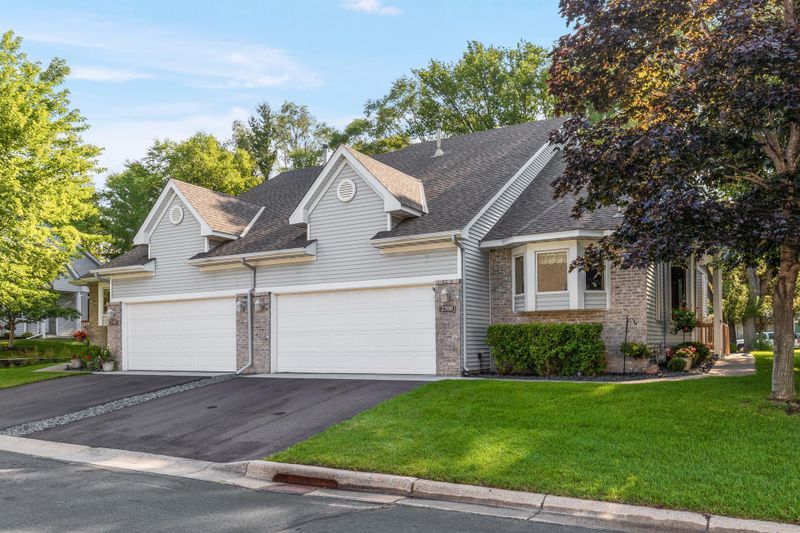 2700 Pine Ridge Dr, Anoka, MN 55303