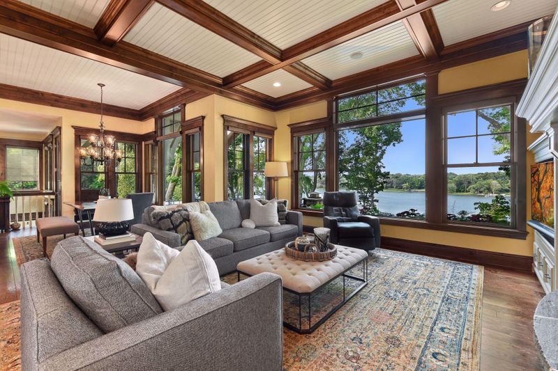 7411 Frontier Trl, Chanhassen, MN 55317