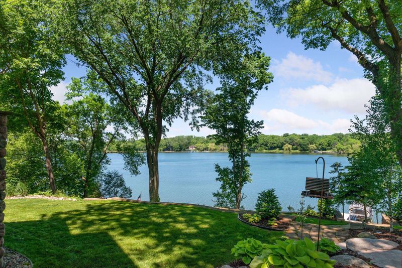 7411 Frontier Trl, Chanhassen, MN 55317