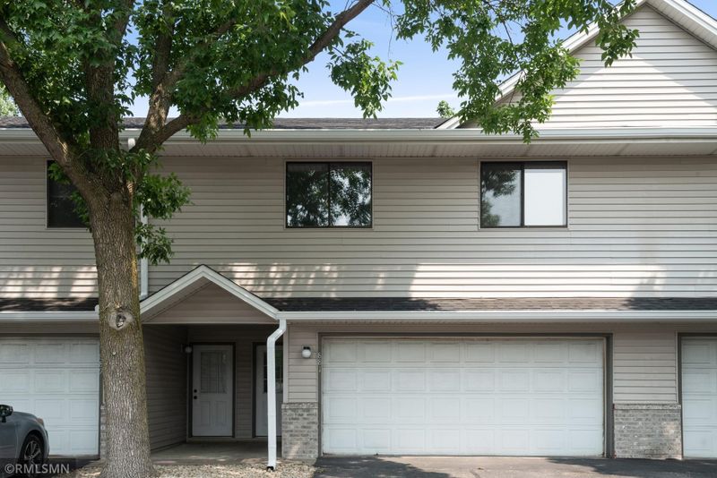 881 105th Ave NW, Coon Rapids, MN 55433