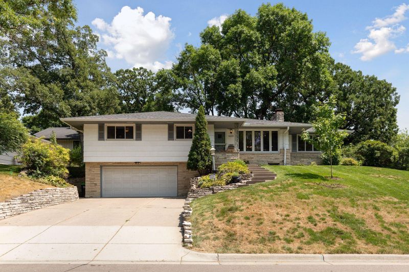 6229 Hansen Rd, Edina, MN 55436
