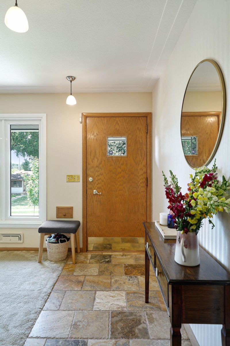 6229 Hansen Rd, Edina, MN 55436