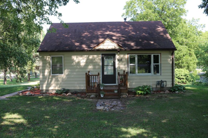 204 Montgomery St, Welcome, MN 56181