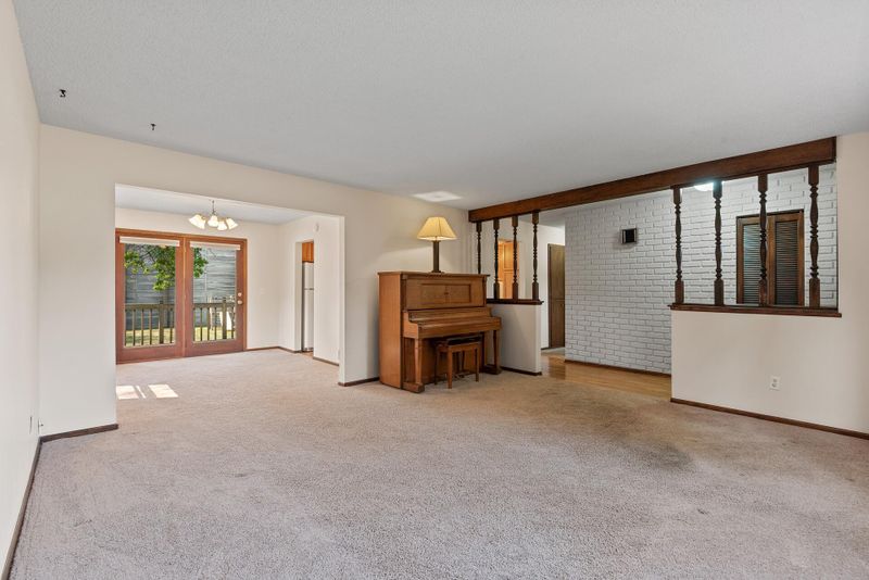 6909 68th Ave N, Brooklyn Park, MN 55428