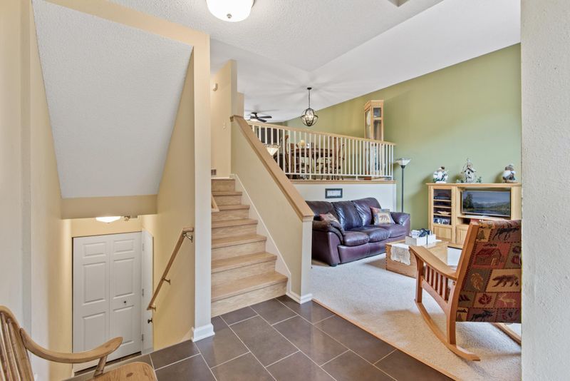 6566 Regency Ln, Eden Prairie, MN 55344