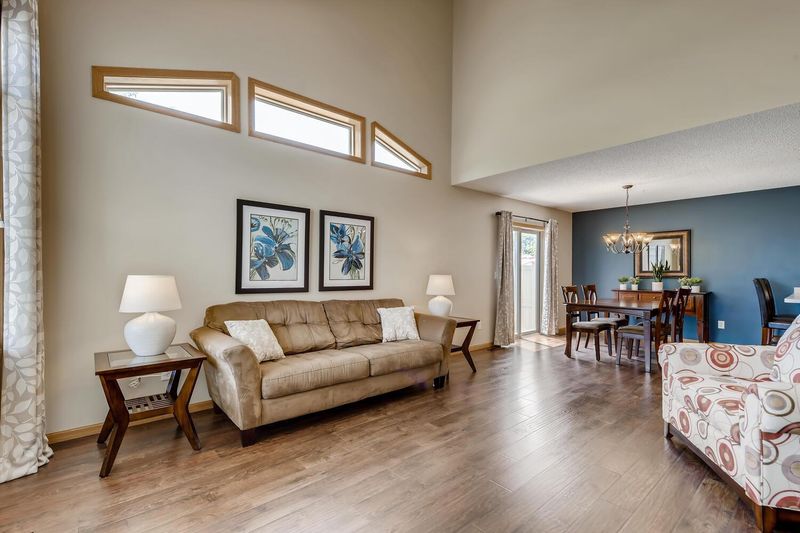 1648 Bedford Ln, Shakopee, MN 55379