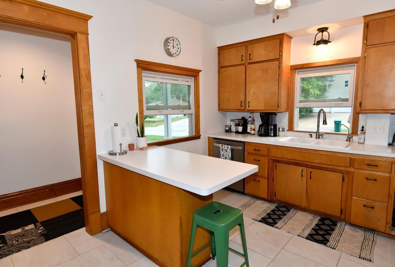 204 4th Ave SW, Faribault, MN 55021