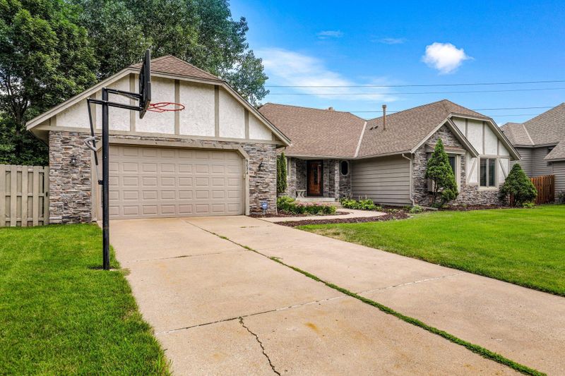 9024 Ashley Ter, Brooklyn Park, MN 55443