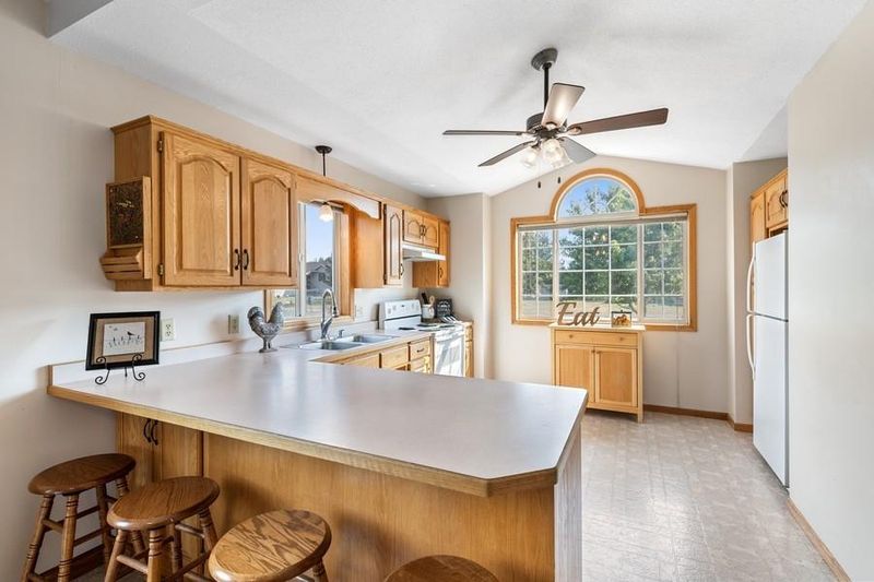 38283 Coventry Dr, North Branch, MN 55056