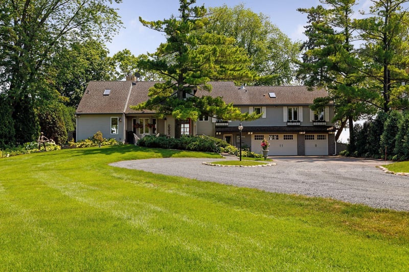 1205 Shoreline Dr, Wayzata, MN 55391
