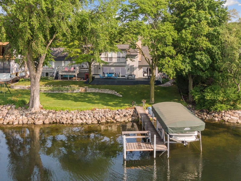 1205 Shoreline Dr, Wayzata, MN 55391