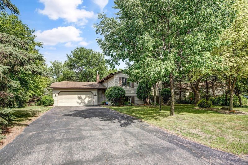 3989 Goodwin Ave N, Oakdale, MN 55128