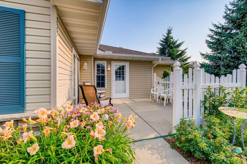 275 Kings Pointe Dr, Delano, MN 55328