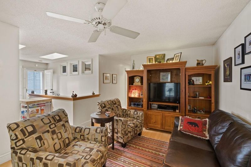 895 Juno Ave, Saint Paul, MN 55102