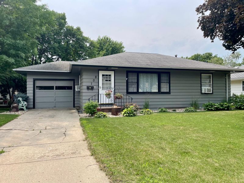 108 E Crawford St, Luverne, MN 56156