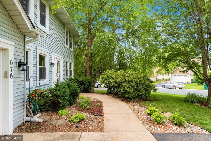676 Summer Ln, Eagan, MN 55123