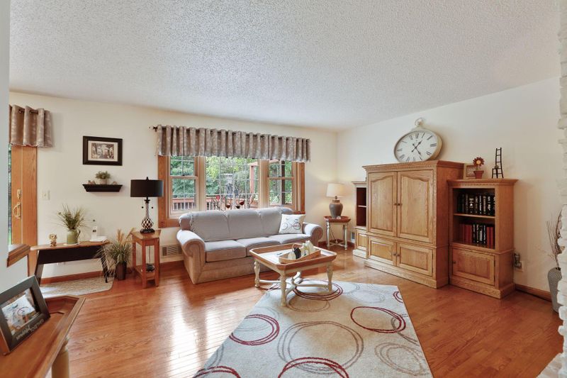 2366 Oakridge Dr E, Maplewood, MN 55119