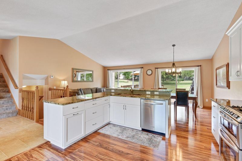 8010 Chesshire Ln N, Maple Grove, MN 55311