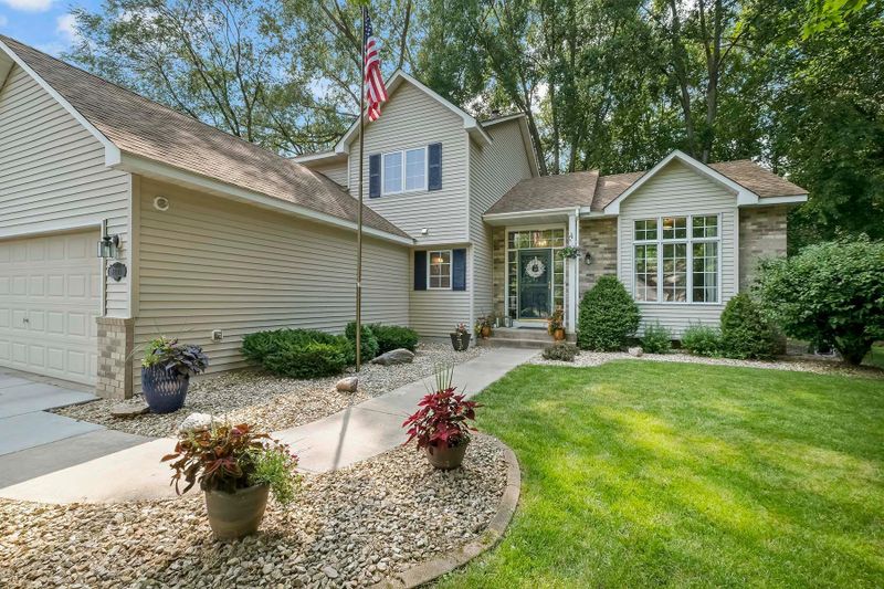 12170 Riverview Rd, Eden Prairie, MN 55347