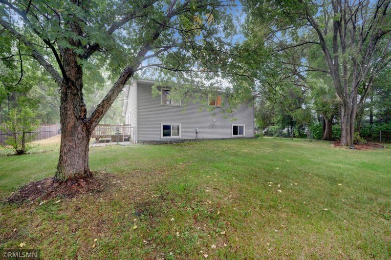 13784 Crosstown Dr NW, Andover, MN 55304