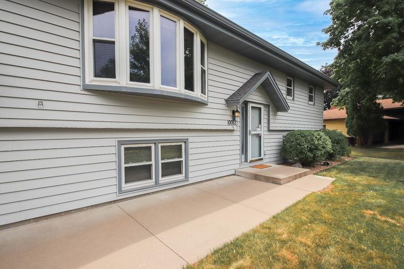10082 Pilgrim Way, Maple Grove, MN 55369
