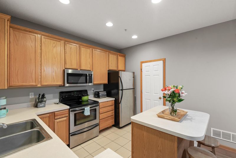 7617 Southridge Ct, Savage, MN 55378