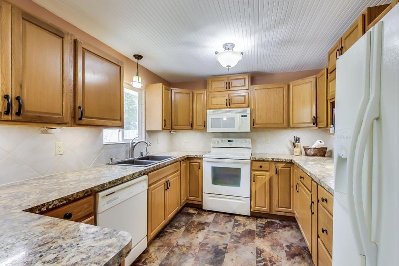 15630 3rd Ave N, Plymouth, MN 55447