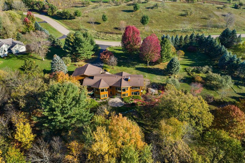 18915 Shamrock Ln, Shafer, MN 55074