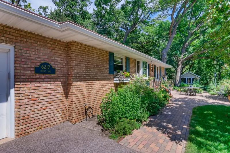 6217 Sunny Ln, Brooklyn Park, MN 55428