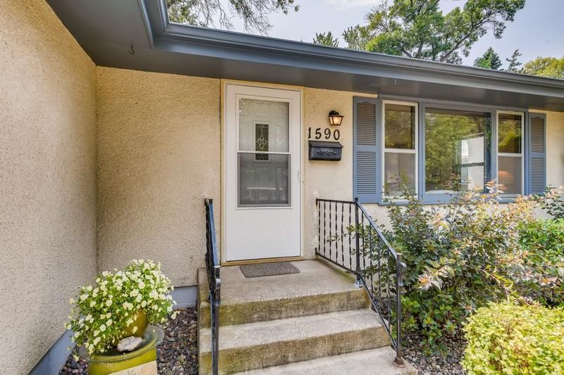 1590 Suburban Ave, Saint Paul, MN 55106