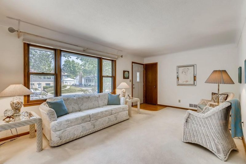 1590 Suburban Ave, Saint Paul, MN 55106