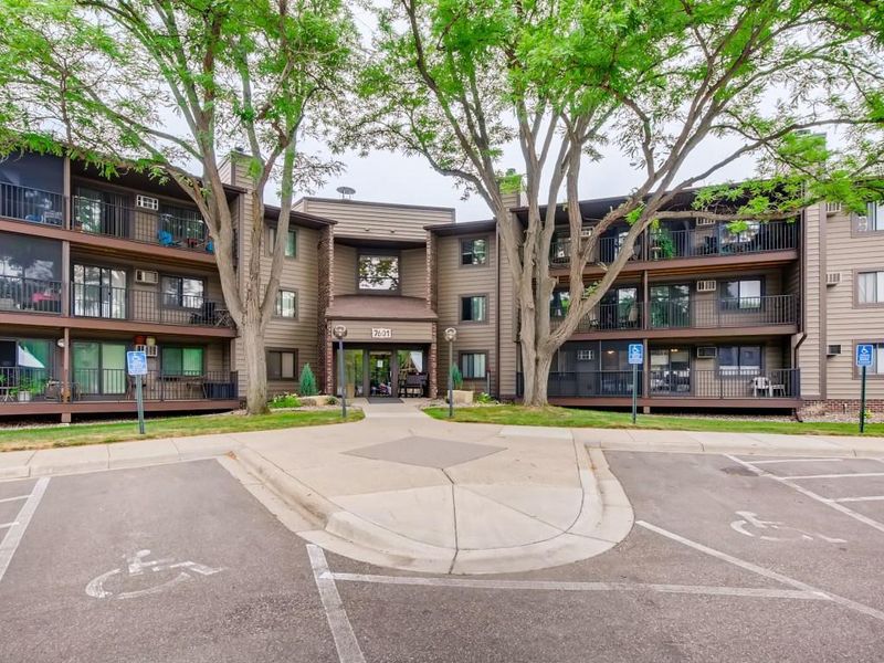 7601 W 101st St #110, Bloomington, MN 55438