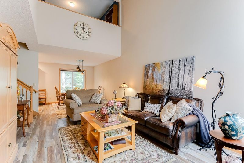9849 Hamlet Ln S, Cottage Grove, MN 55016