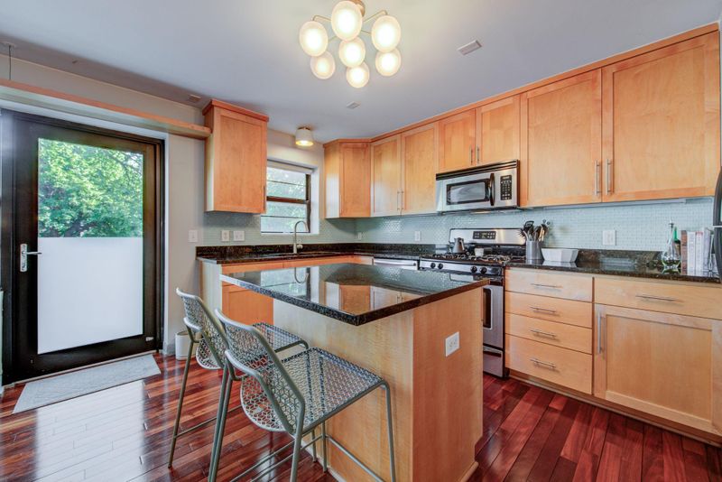 2201 3rd Ave S #201, Minneapolis, MN 55404