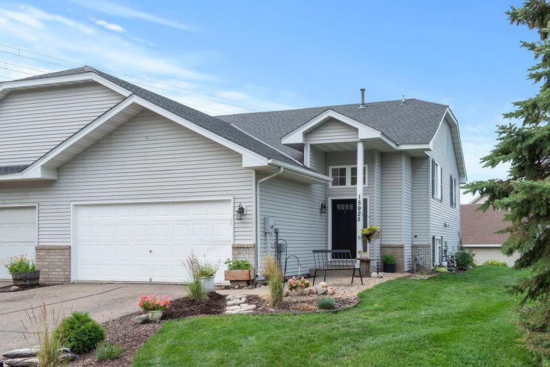 15925 Hyland Pointe Ct, Apple Valley, MN 55124