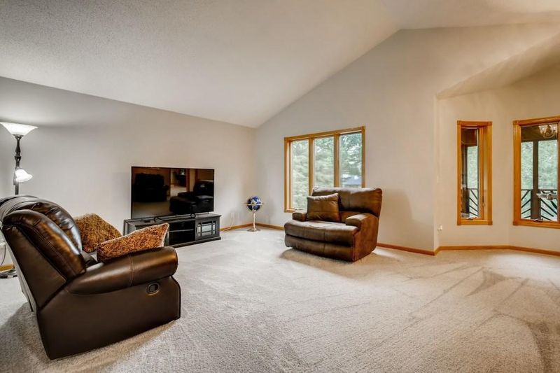 2828 46th St E, Inver Grove Heights, MN 55076