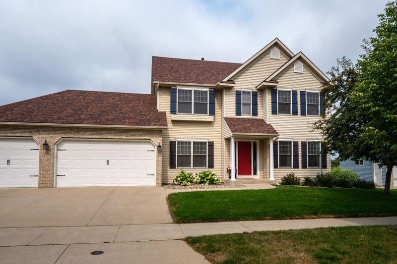 2011 Century Hills Dr NE, Rochester, MN 55906
